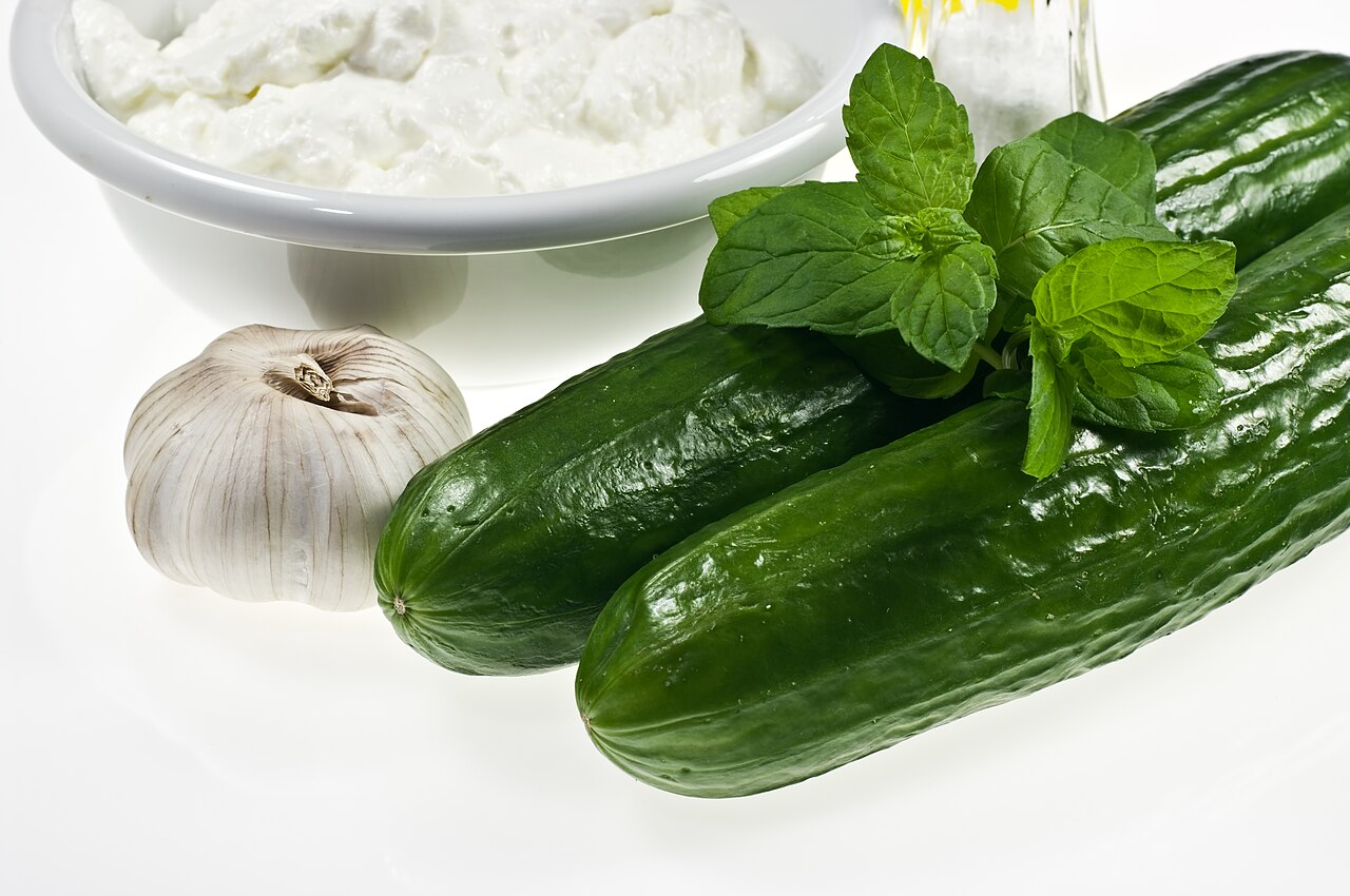 Sichuan Smashed Cucumber Salad Recipe: Texture, Dressing, and Serving Steps 2 cucumber garlic supporting the section about salting time, garlic aroma, and practical comparison