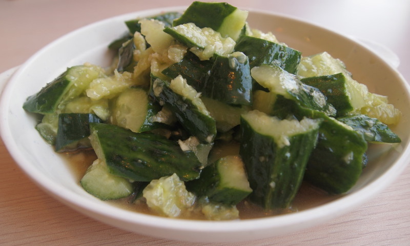 Sichuan Smashed Cucumber Salad Recipe: Texture, Dressing, and Serving Steps 3 Chinese cucumber supporting the later section about chili balance, mixing order, and scope boundaries