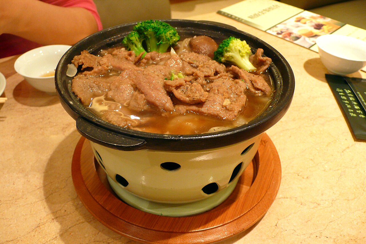 Sichuan Steamed Beef Recipe: Recipe, Crisp Texture, and Serving Steps 1 sichuan steamed beef recipe opening image showing Chinese beef dish in a clear landscape context