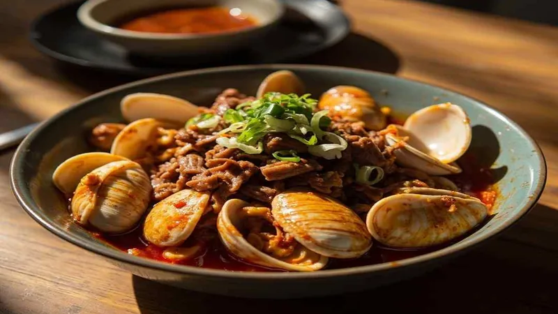 Spicy Clams: Sichuan Recipe and Home Cooking Tips 1 Open clams in red chili sauce